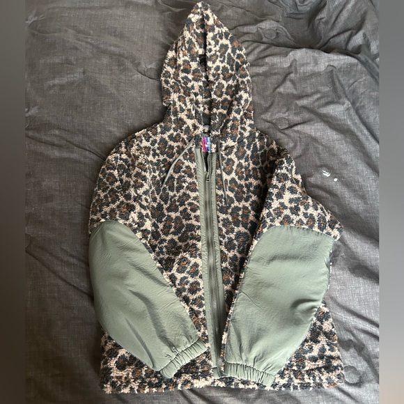 Urban Outfitters Leopard Sherpa Zip Up Jacket - Picture 4 of 11